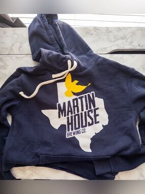 Martin House Brewing Sweatshirt women S EUC navy